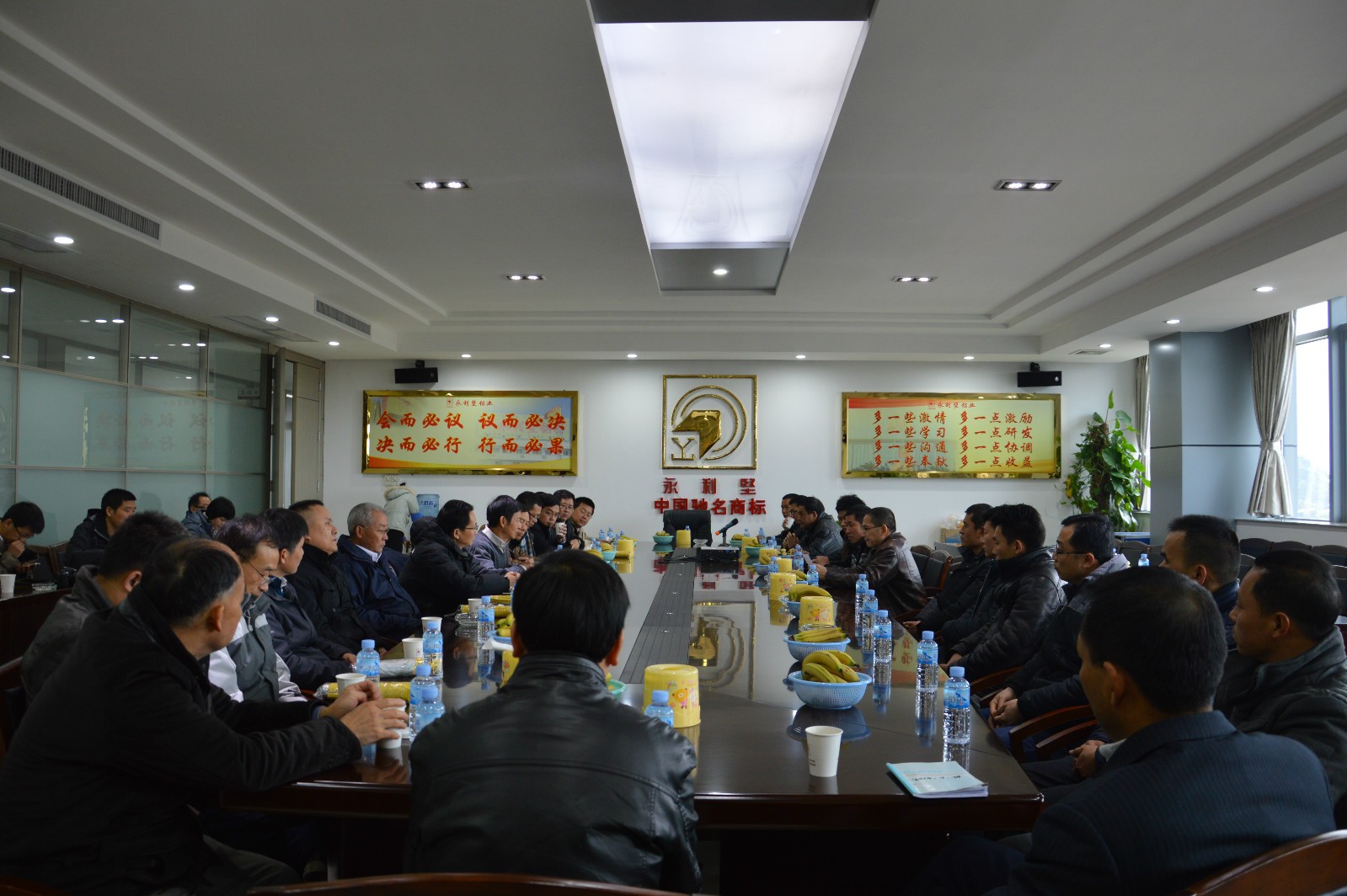 2014年2月13日，協(xié)會專家組到永利堅鋁業(yè)，與該公司的管理及技術骨干座談