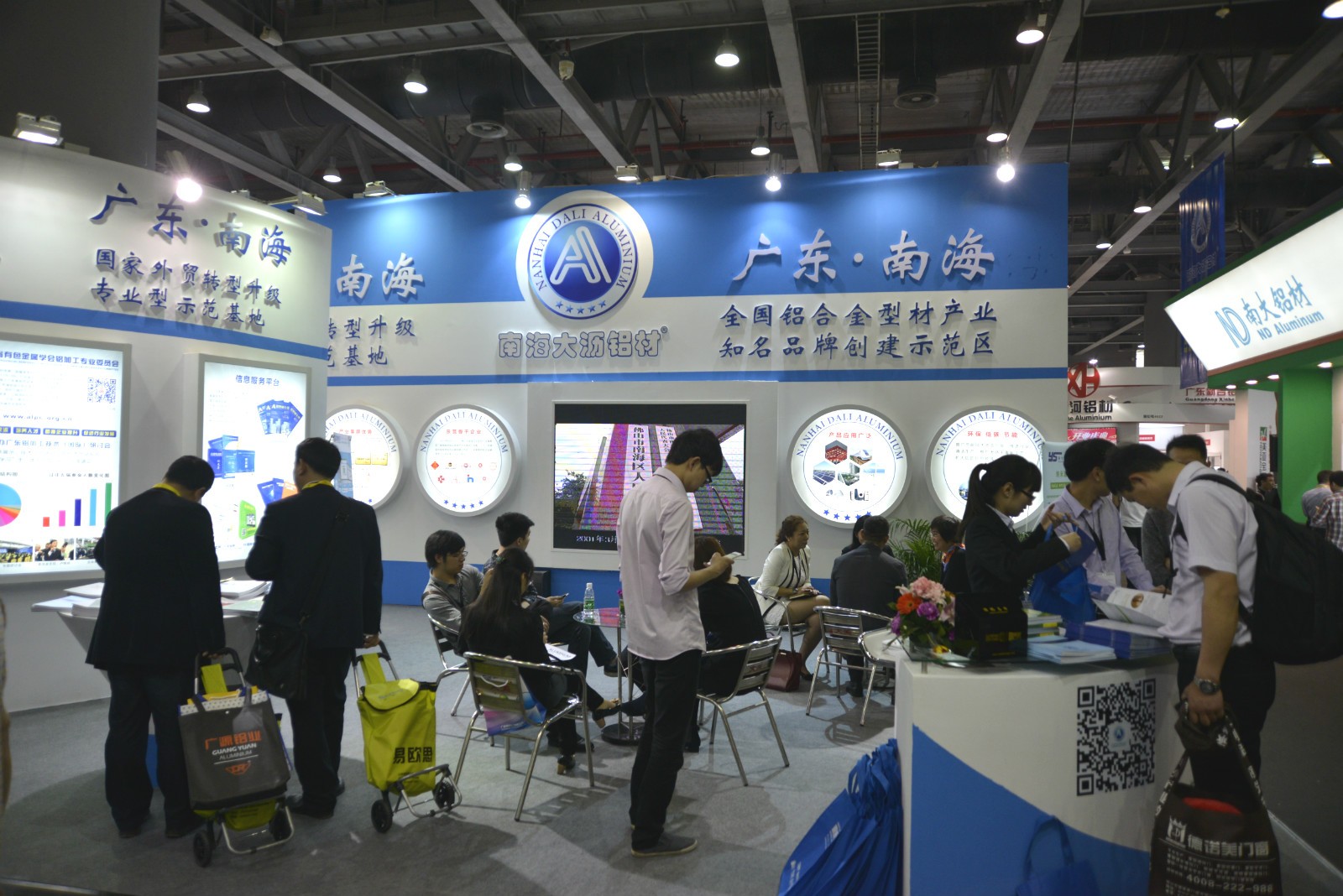 2015年3月18日，佛山市南海區(qū)鋁型材行業(yè)協(xié)會(huì)展位實(shí)景
