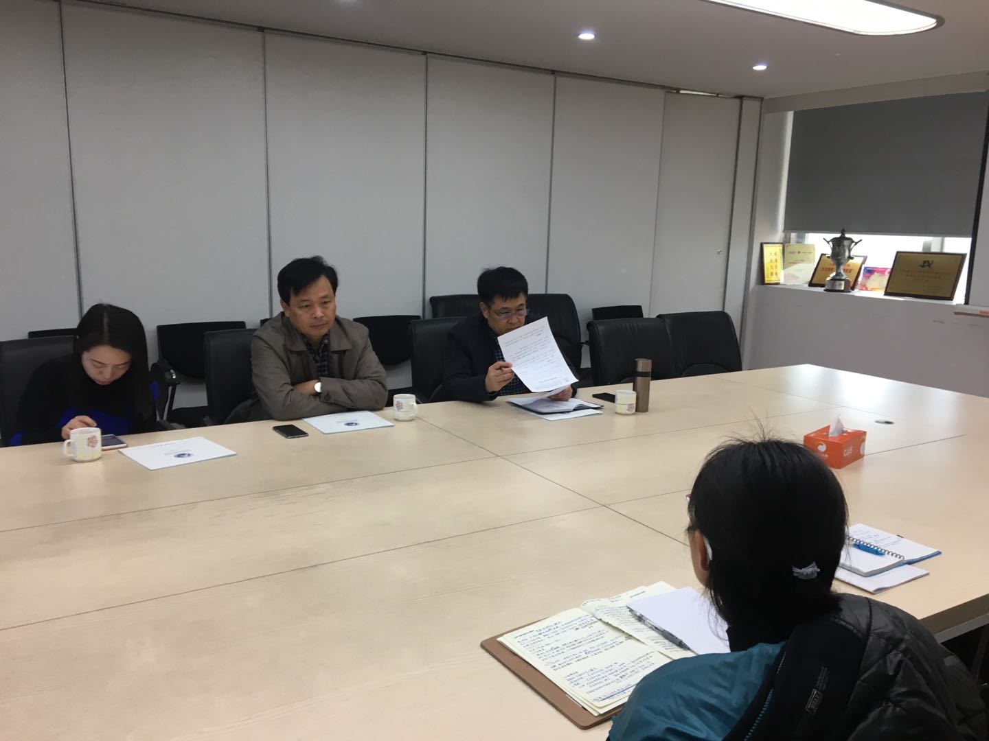 2018年12月17日河南開封企業(yè)人員到我會(huì)開展招商座談會(huì)，我會(huì)代表進(jìn)行接待。